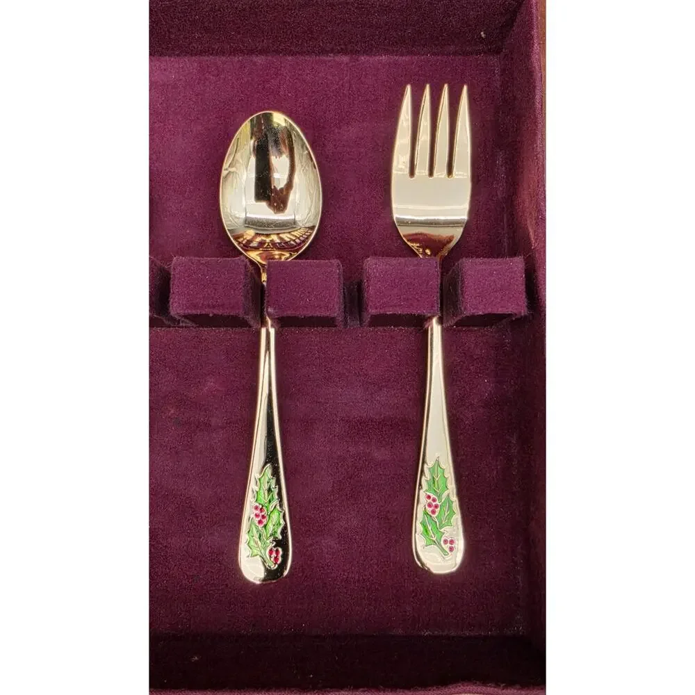 Vintage 42pc Classic Traditions Hollyberry Gold Flatware Set w/ Wood Case - Nice